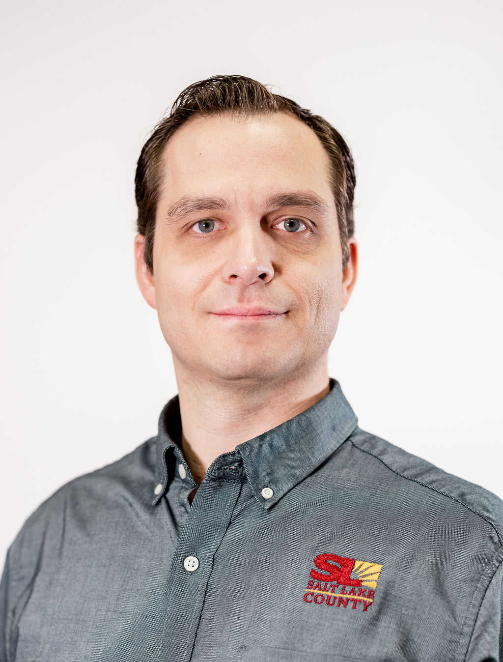 A man wearing a grey shirt.