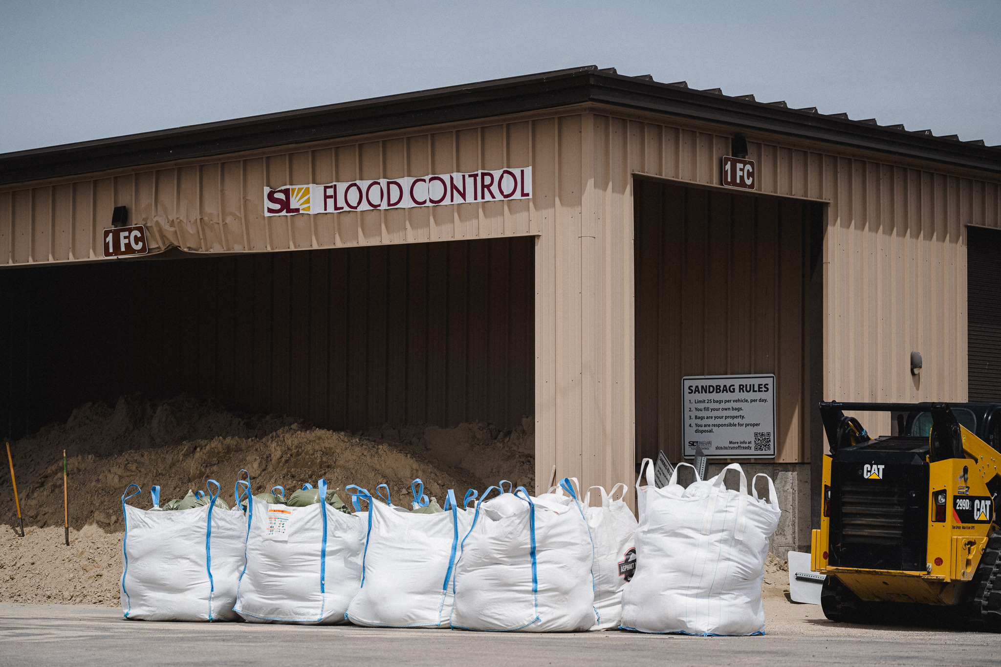 CDNIROL SANDBAG RULES 1. 25 bags per vehicle, per day. 2. fill bags. 3. Bags are your property. •re responsible for info •t
