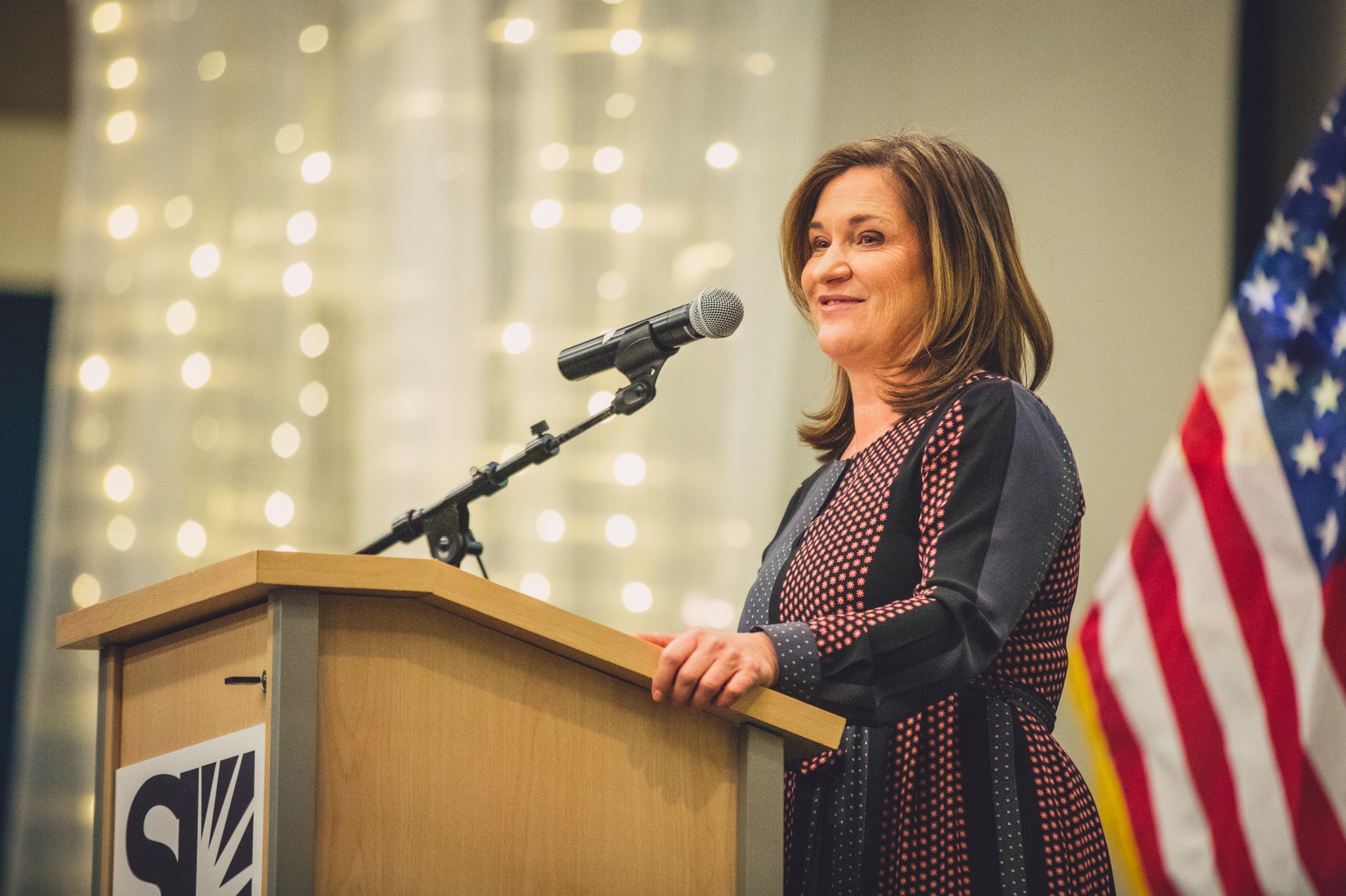 Jenny Wilson standing at a podium.