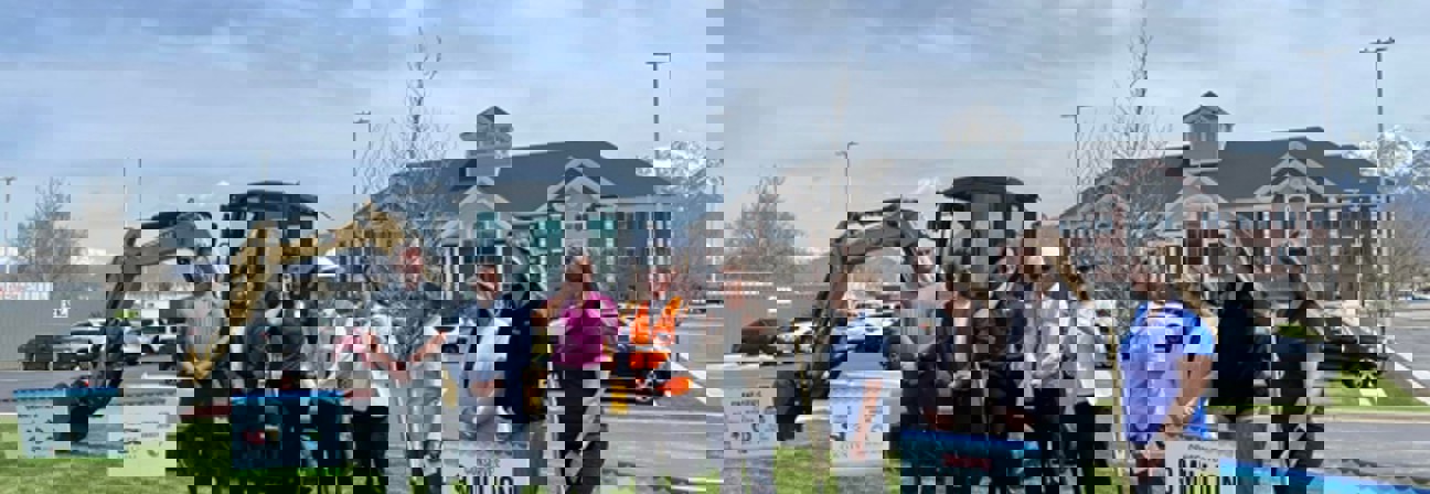 kC\MES CONSERVES* 9MILLI0N ALLONS. OF WATER ANNUALLY REMOVES 412,000 SQUARE FEET OF NON-ESSE h*\eqTlAL* TURF