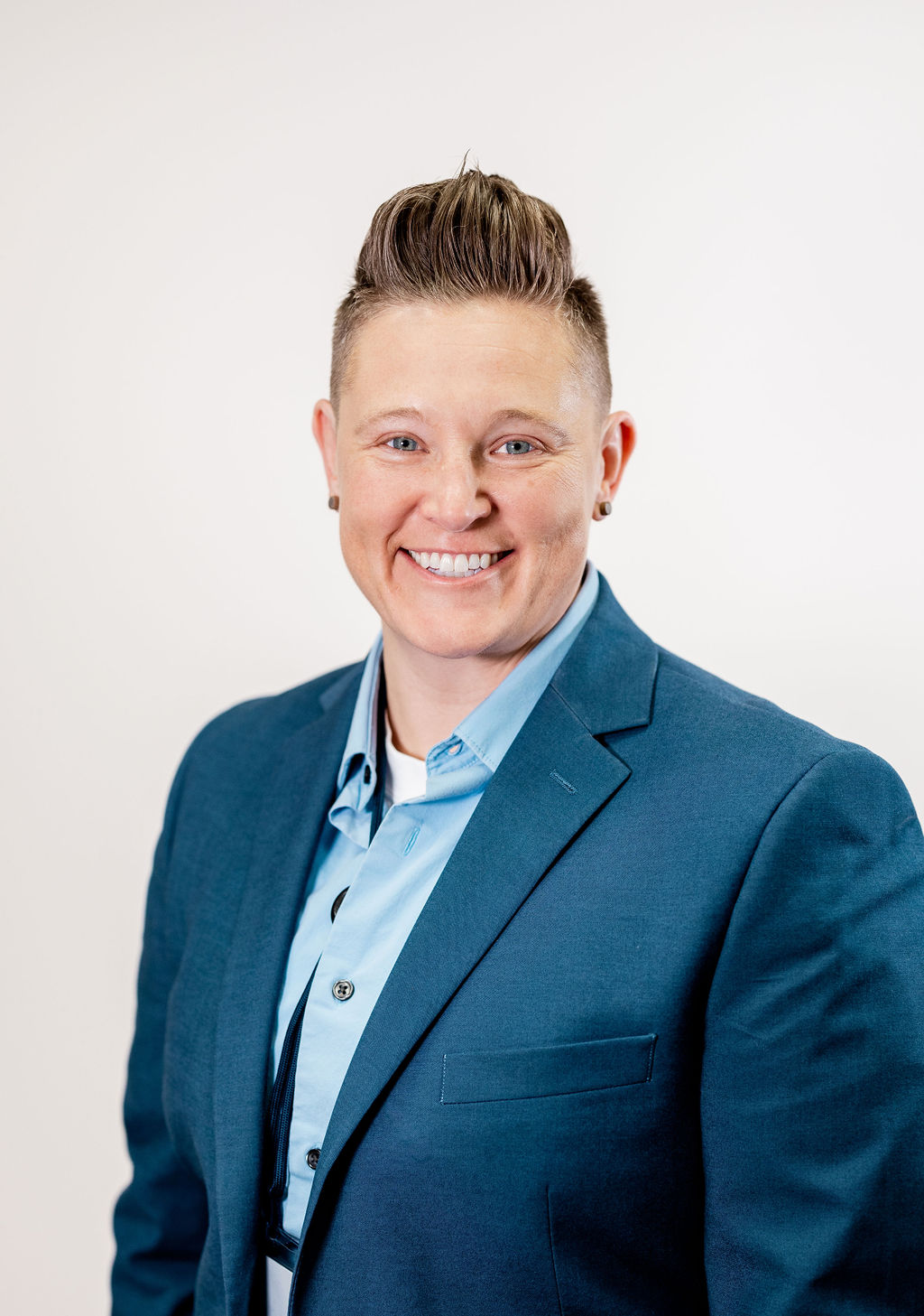 A man in a suit smiling.